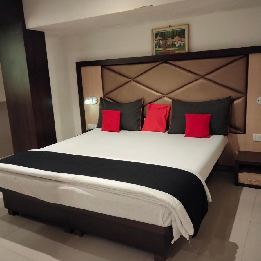 Hotel Everest Lodging نافي مومباي المظهر الخارجي الصورة