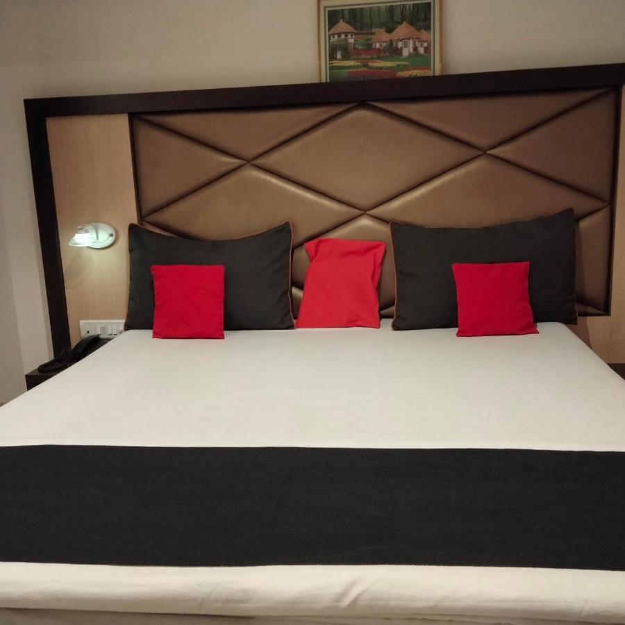 Hotel Everest Lodging نافي مومباي المظهر الخارجي الصورة