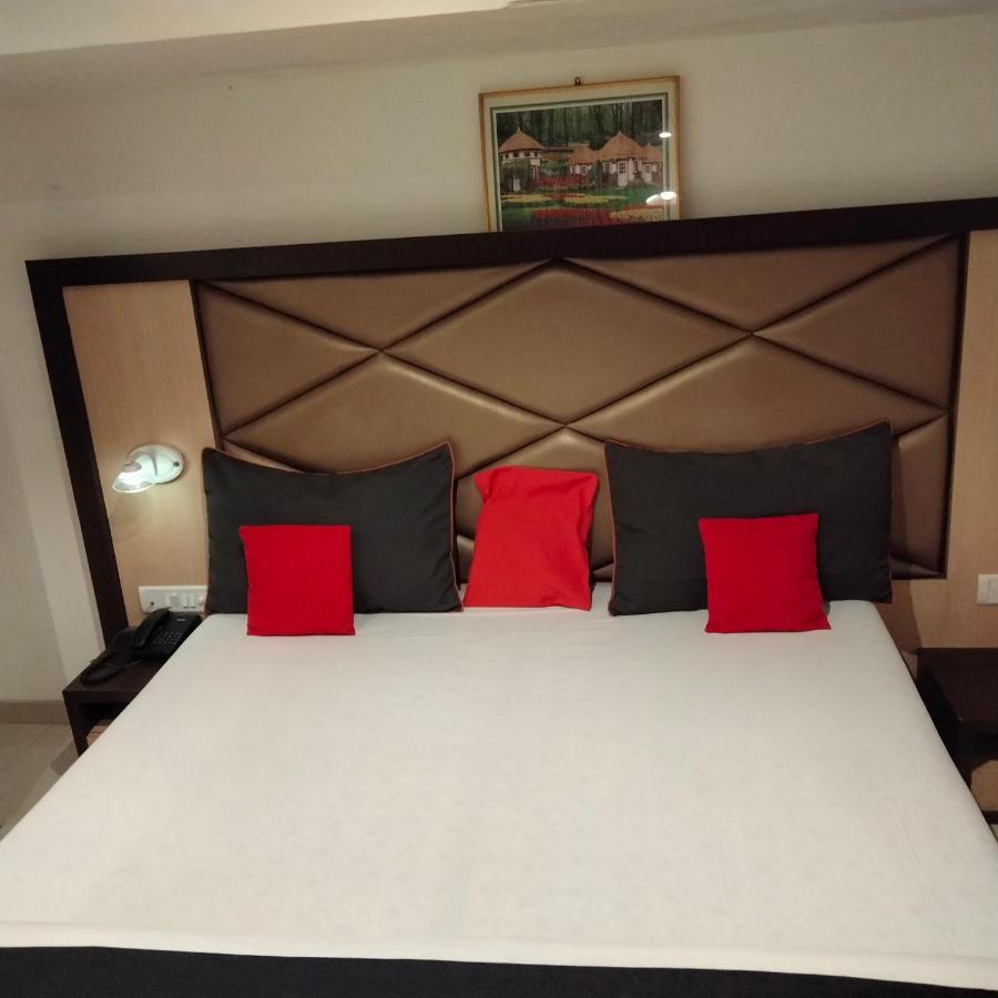 Hotel Everest Lodging نافي مومباي المظهر الخارجي الصورة