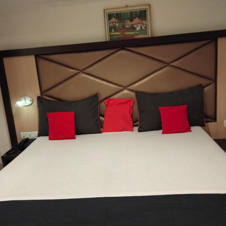 Hotel Everest Lodging نافي مومباي المظهر الخارجي الصورة