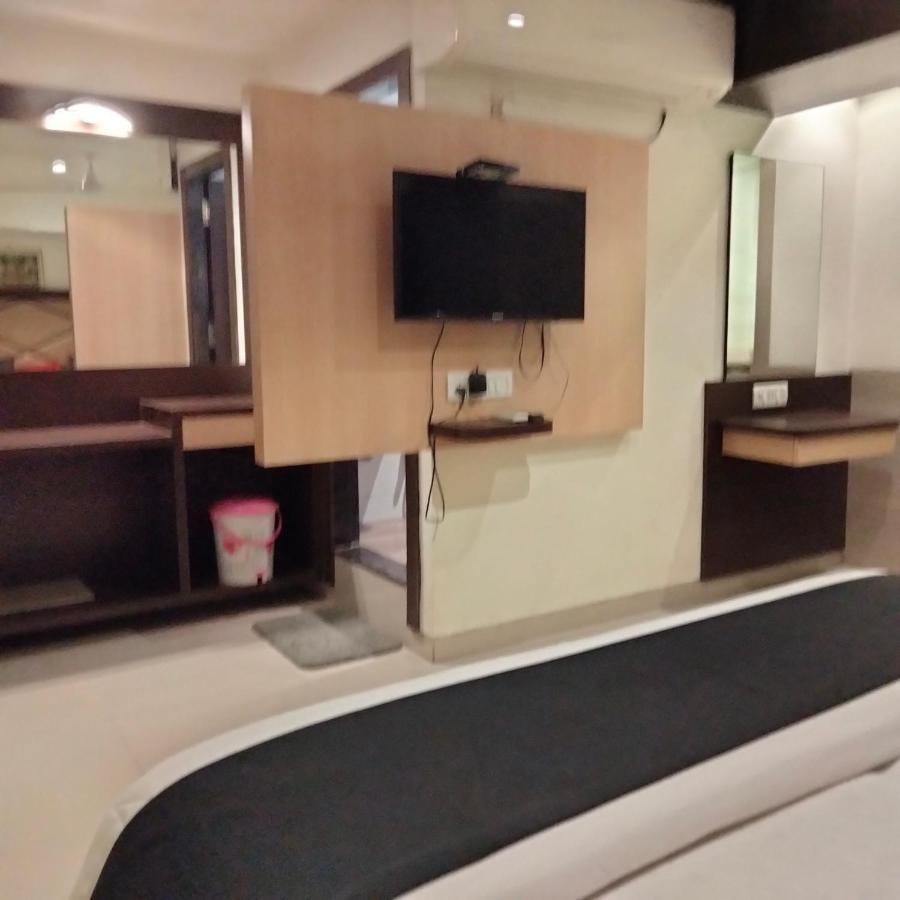 Hotel Everest Lodging نافي مومباي المظهر الخارجي الصورة