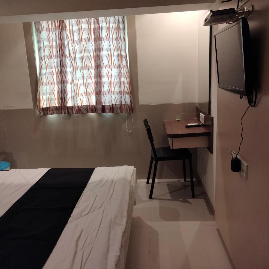 Hotel Everest Lodging نافي مومباي المظهر الخارجي الصورة