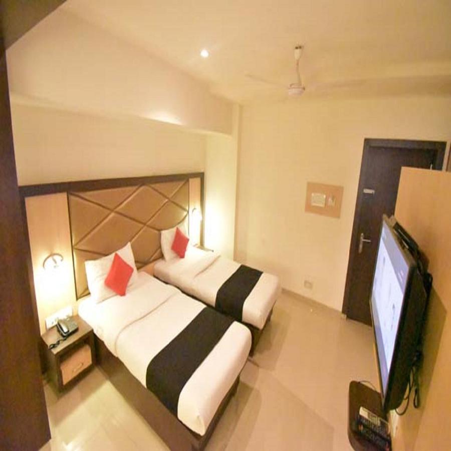 Hotel Everest Lodging نافي مومباي المظهر الخارجي الصورة