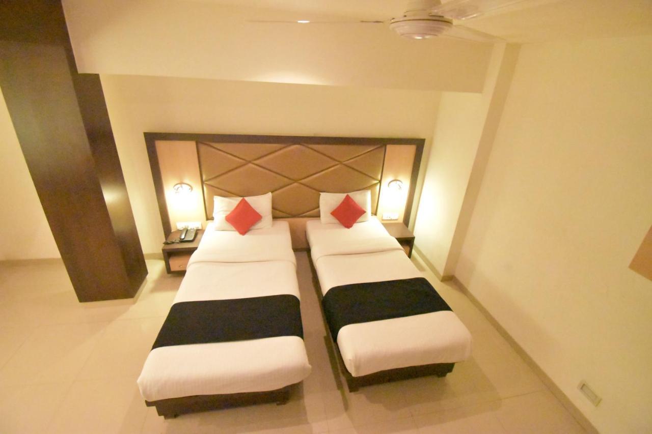 Hotel Everest Lodging نافي مومباي المظهر الخارجي الصورة