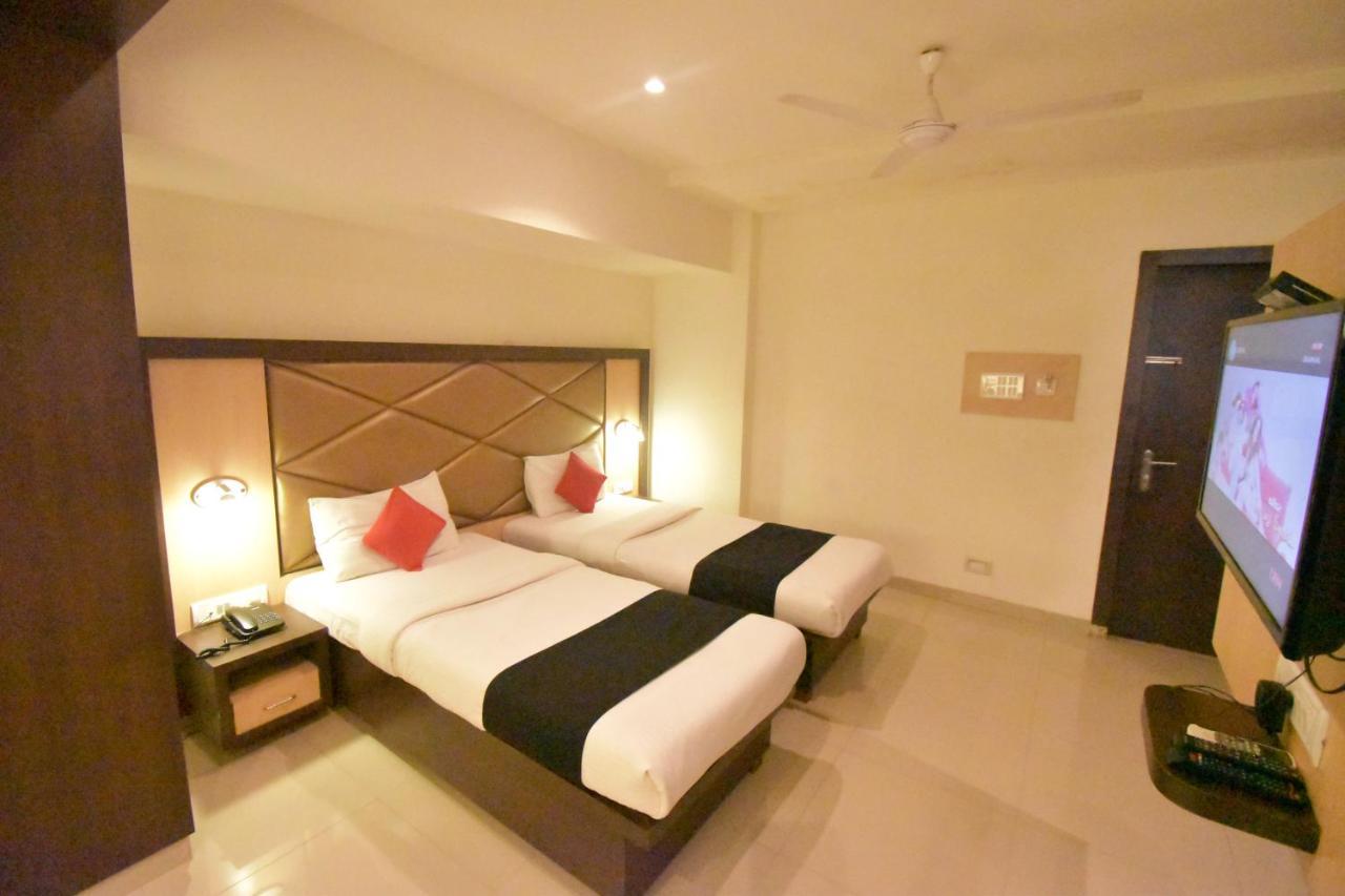 Hotel Everest Lodging نافي مومباي المظهر الخارجي الصورة